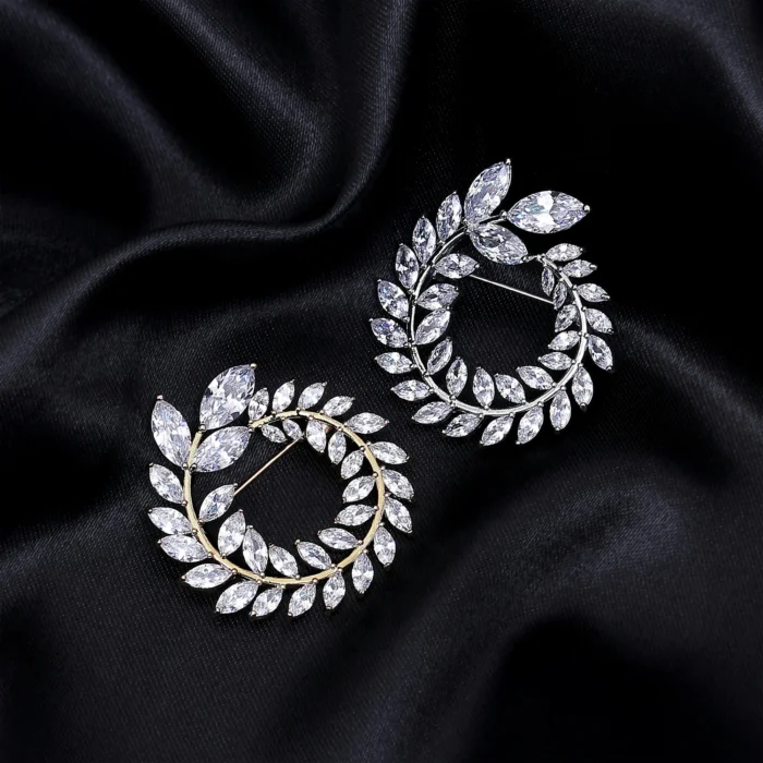 Classic solitaire stud earrings